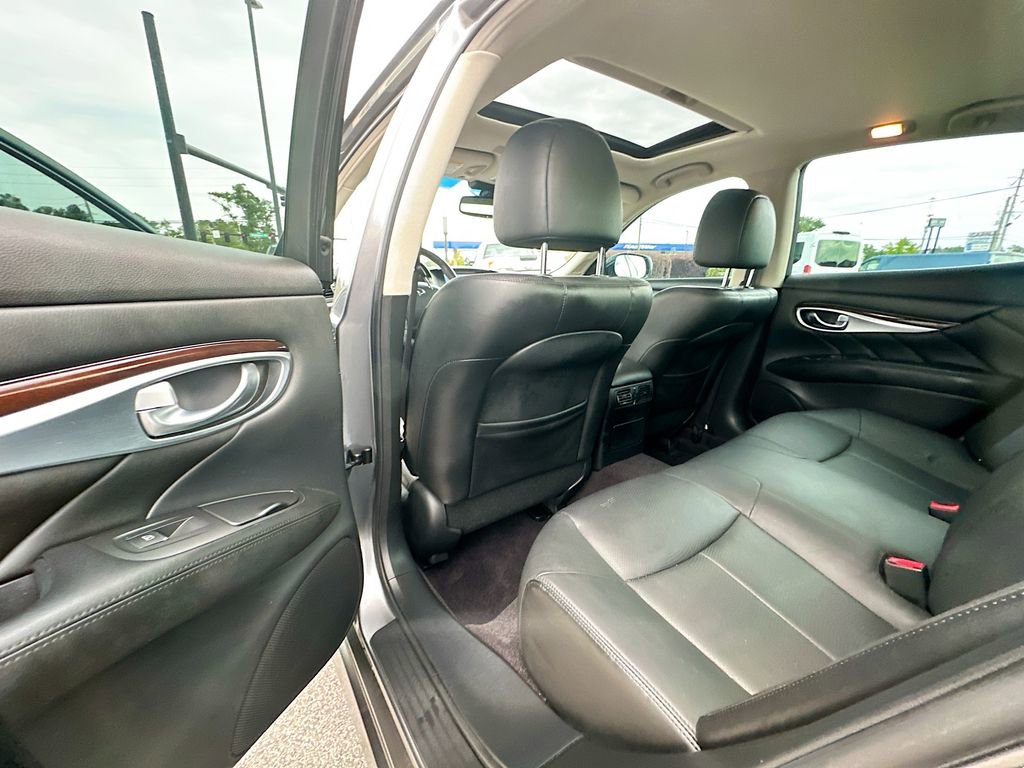 Used 2018 INFINITI Q70 Luxe w/ Proactive Package AWD/4WD image 17