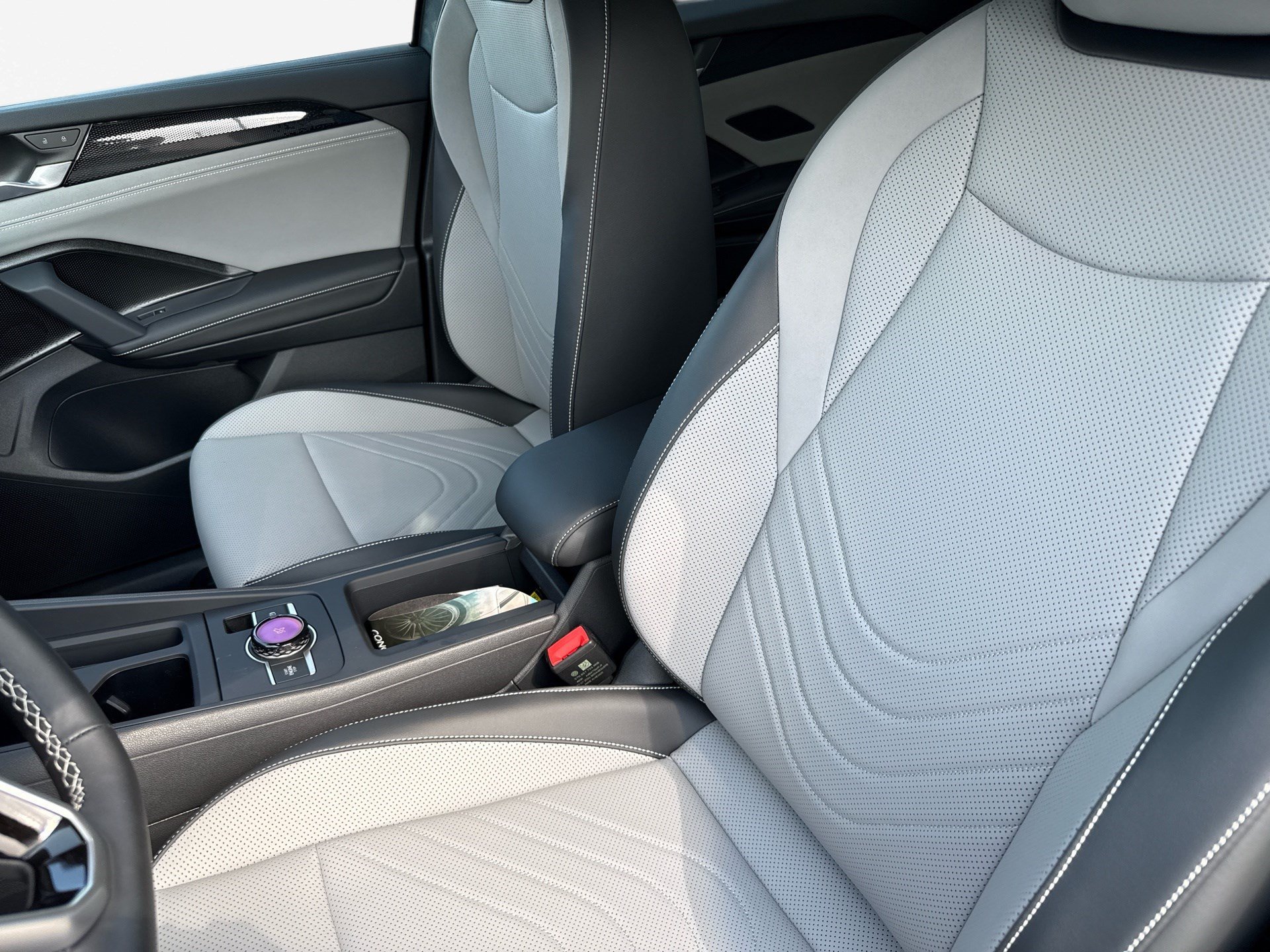 New 2026 Volkswagen Tiguan SE FWD image 14