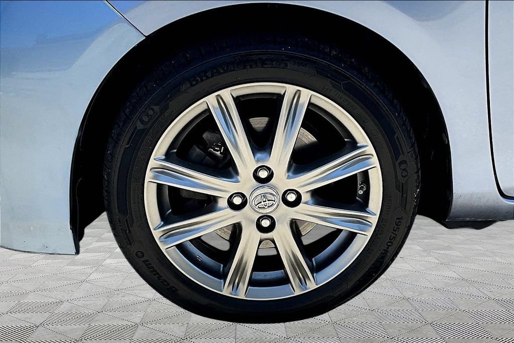 Used 2012 Toyota Yaris SE FWD image 29