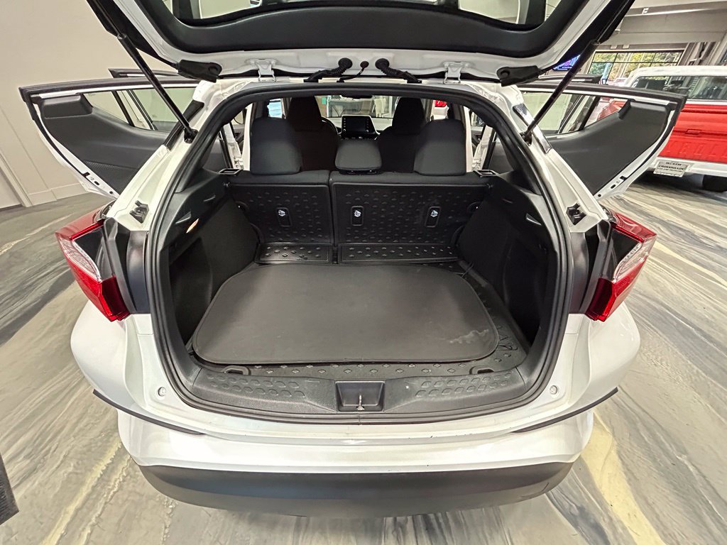 Used 2019 Toyota C-HR XLE FWD image 46