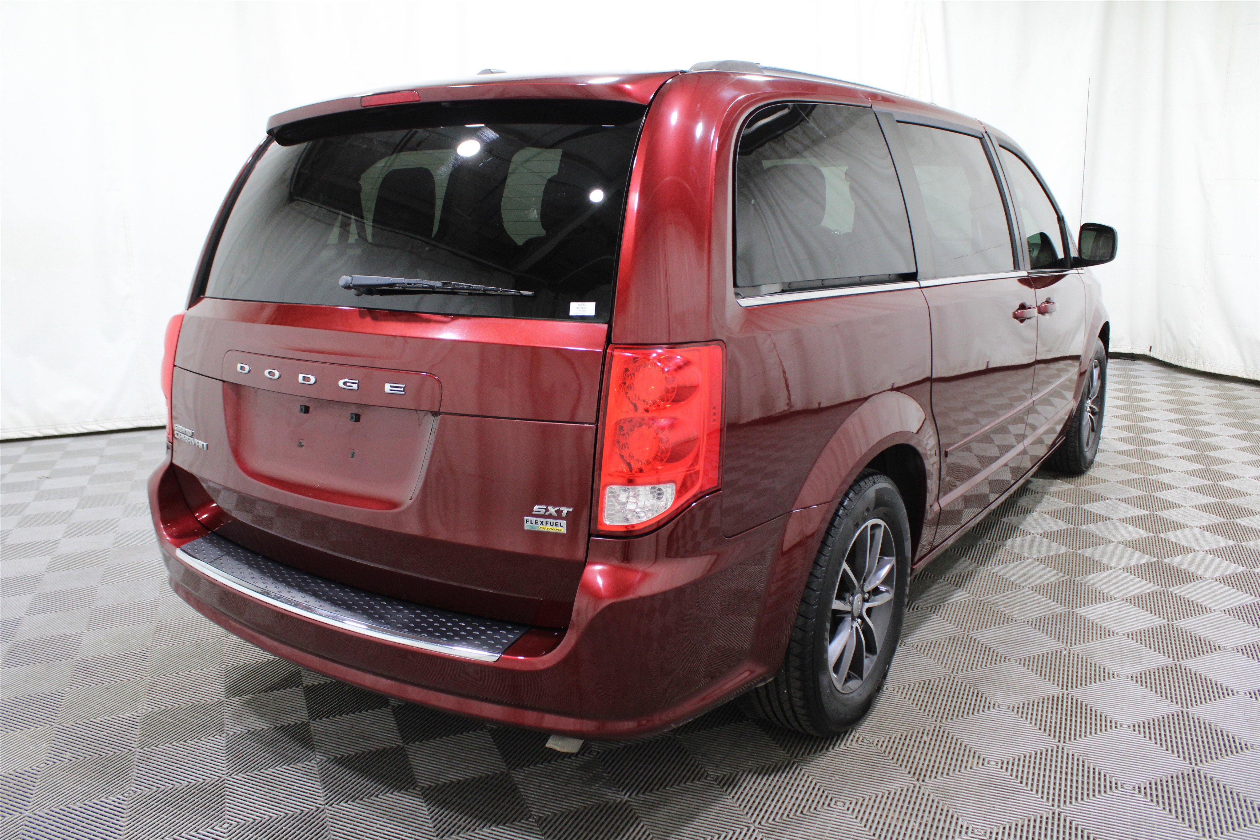 Used 2017 Dodge Grand Caravan SXT image 26