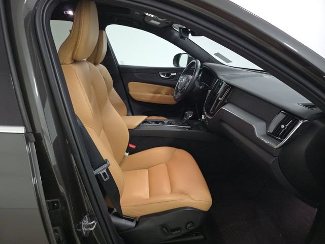 Used 2020 Volvo XC60 T5 Momentum FWD image 7