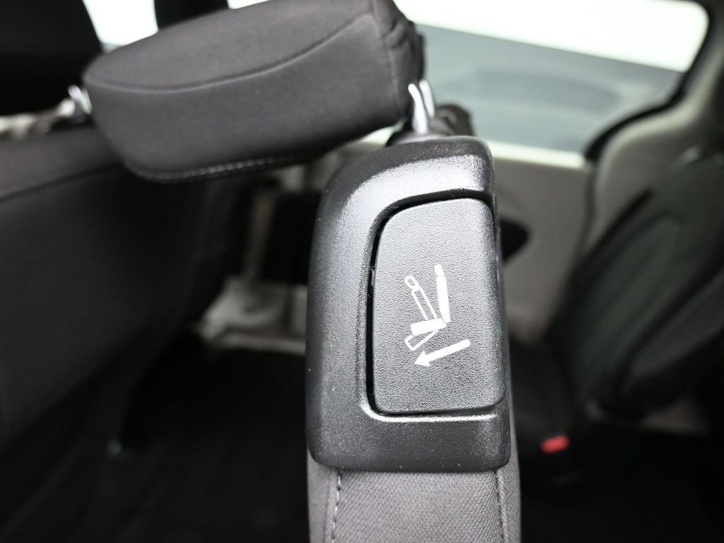 Used 2023 Chrysler Voyager LX image 38