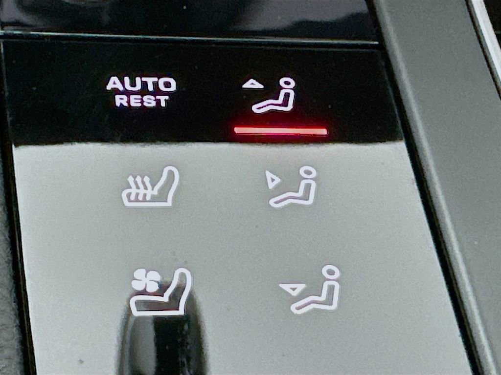 Certified 2026 Porsche Macan AWD/4WD image 23