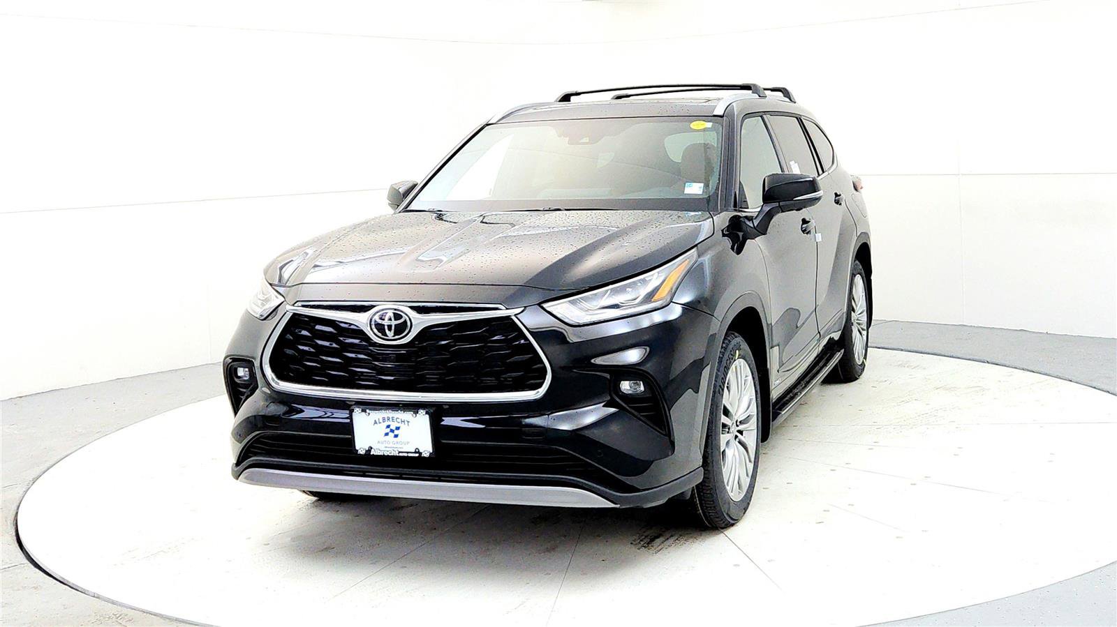 New 2026 Toyota Highlander Platinum image 2