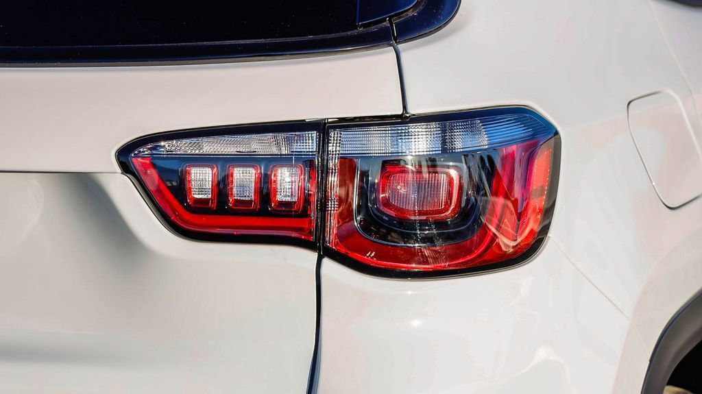 New 2026 Jeep Compass Latitude image 10