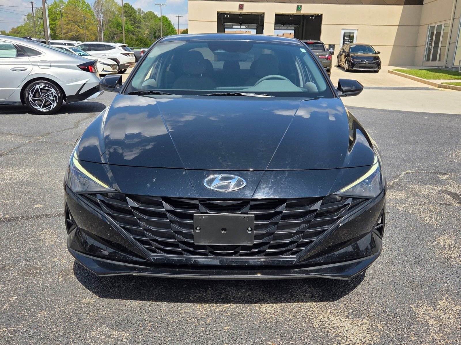 Used 2022 Hyundai Elantra SEL image 2