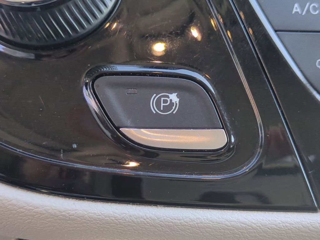 Used 2020 Chrysler Pacifica Touring image 27