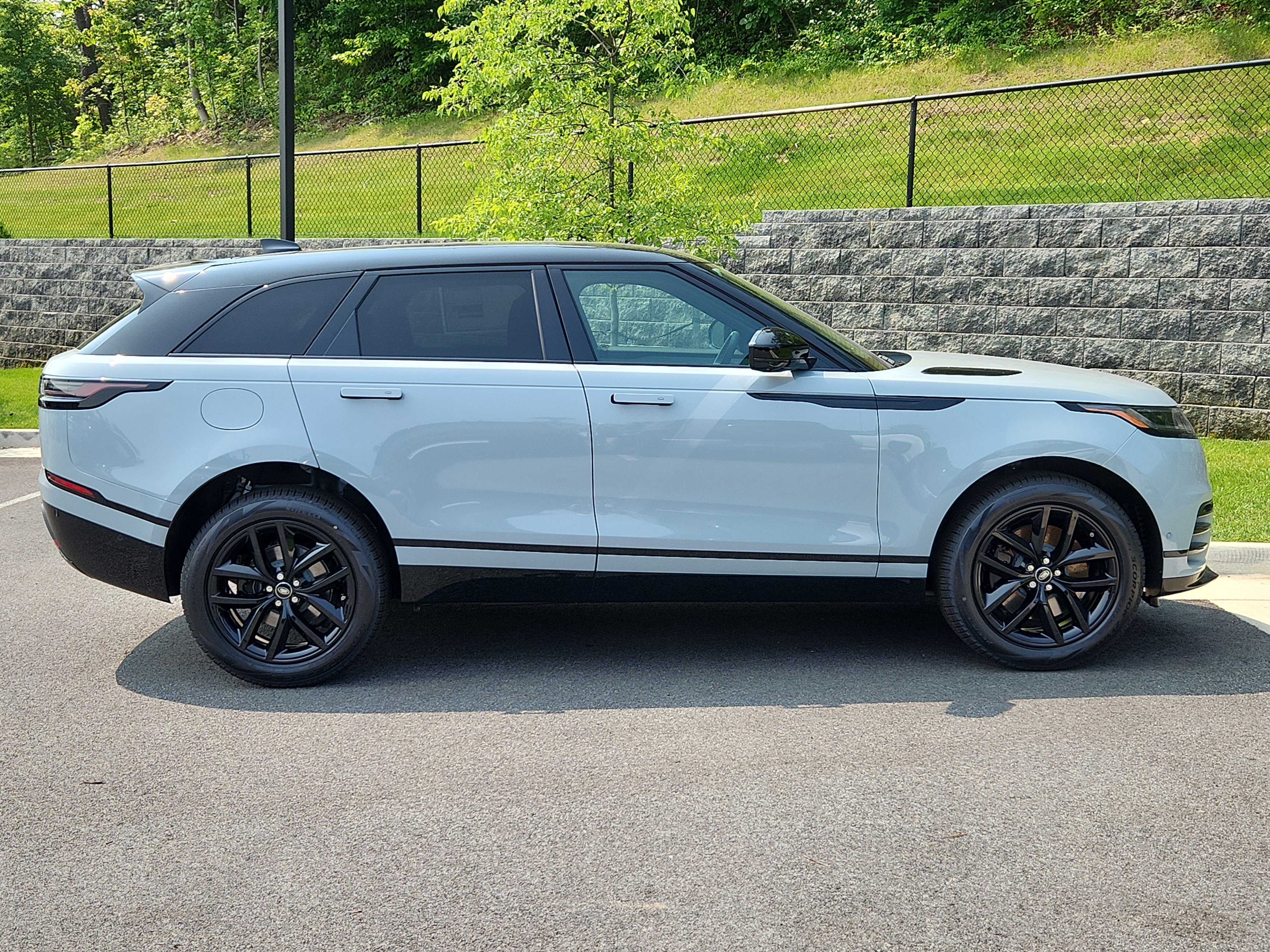 Used 2026 Land Rover Range Rover Velar Dynamic SE image 11