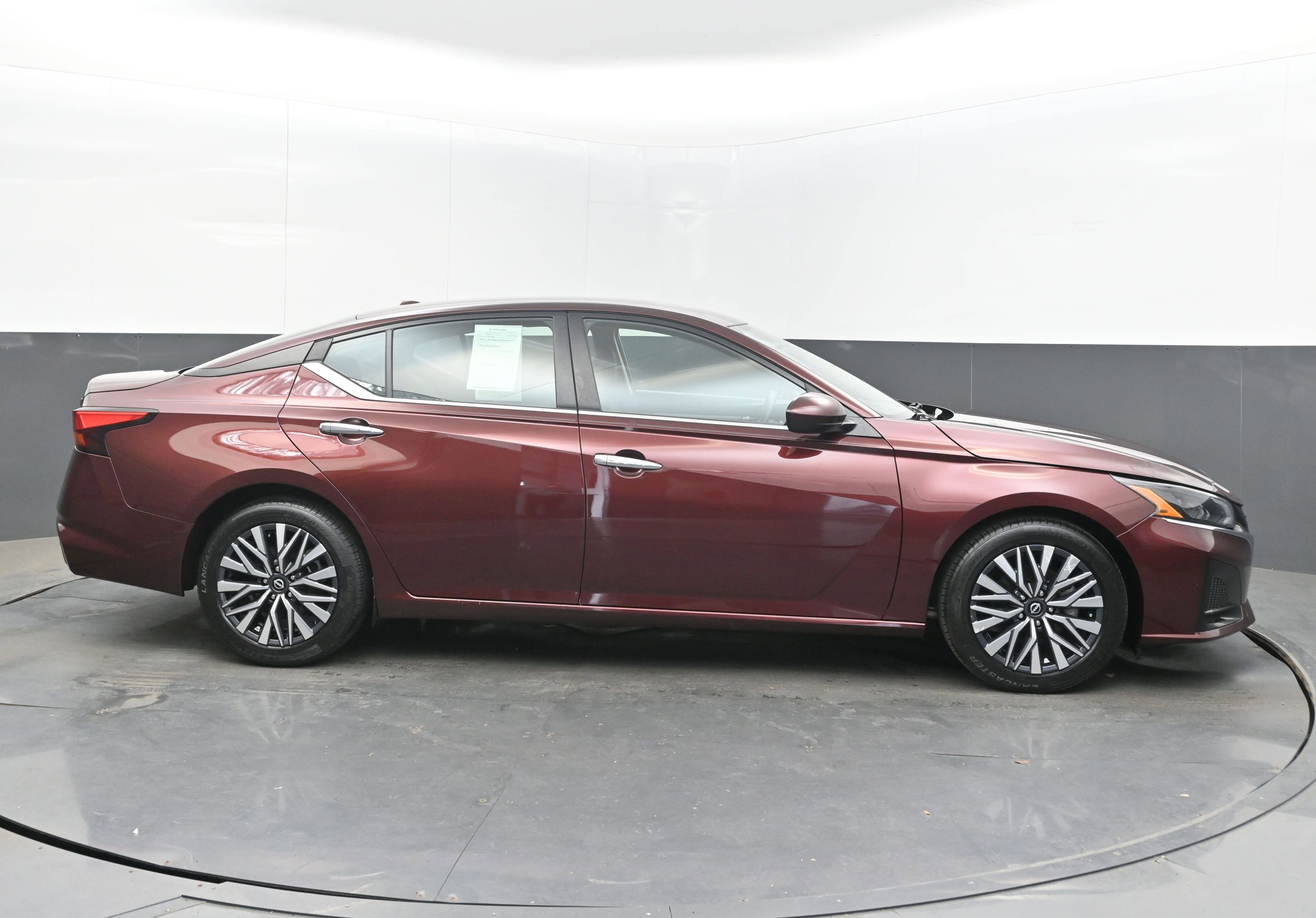 Used 2023 Nissan Altima 2.5 SV image 8