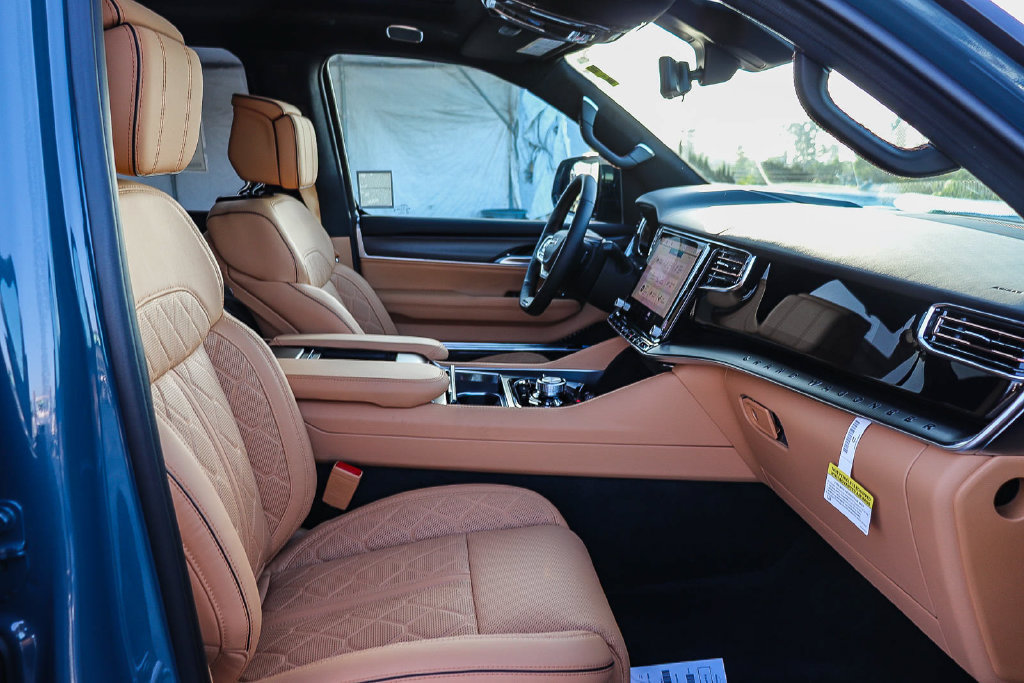 New 2026 Jeep Grand Wagoneer L Summit AWD/4WD image 19