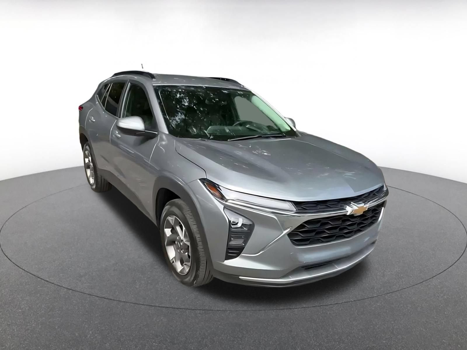 Used 2025 Chevrolet Trax LT w/ LT Convenience Package FWD image 2