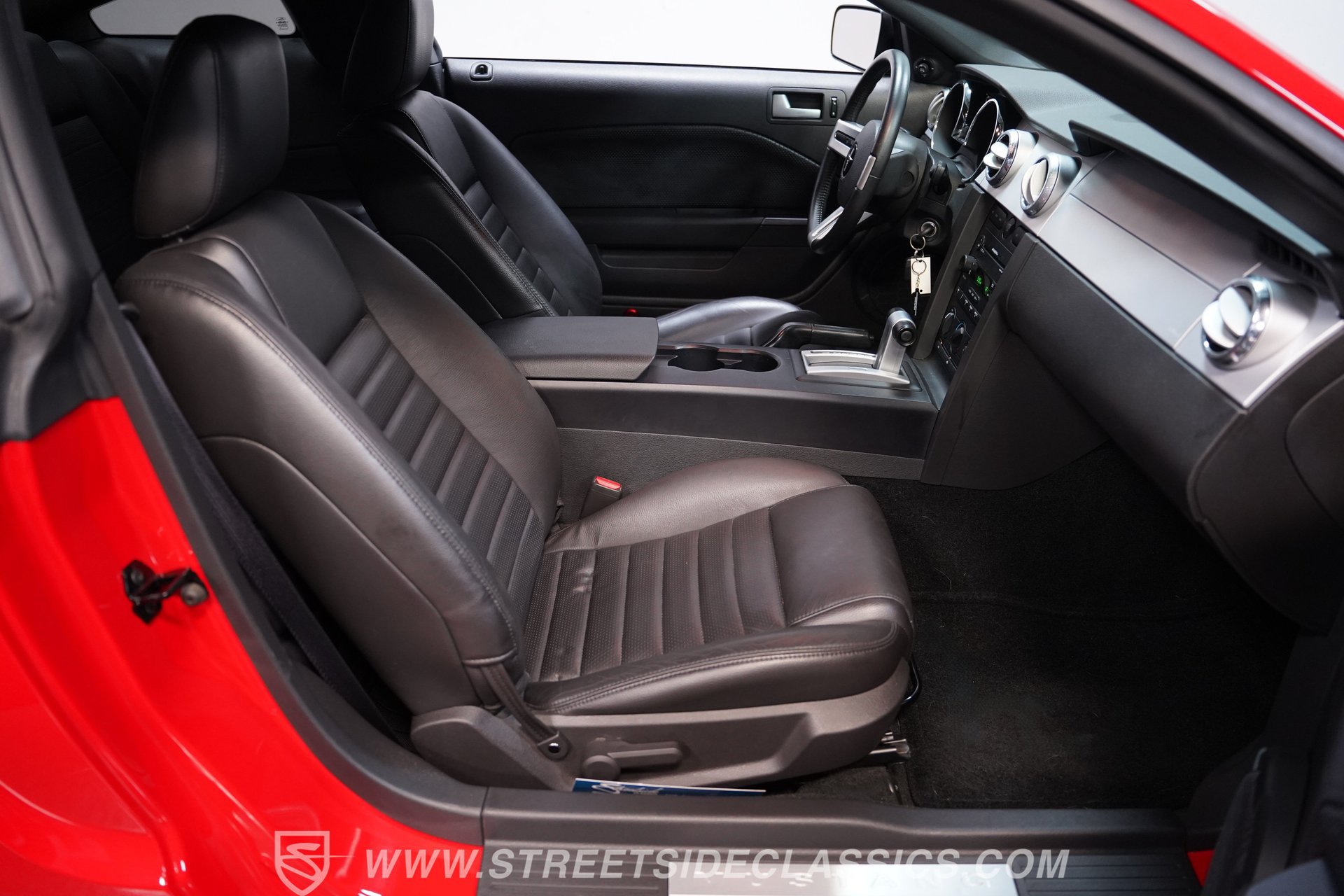 Used 2005 Ford Mustang GT RWD image 38