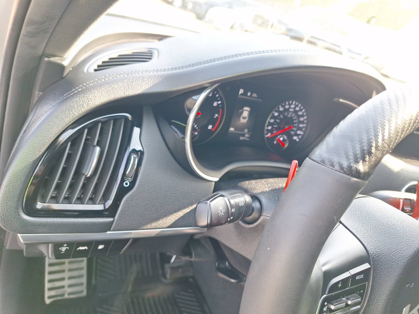 Used 2022 Kia Stinger GT1 AWD/4WD image 17
