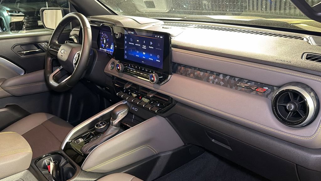 Used 2025 Chevrolet Colorado ZR2 w/ Technology Package image 12