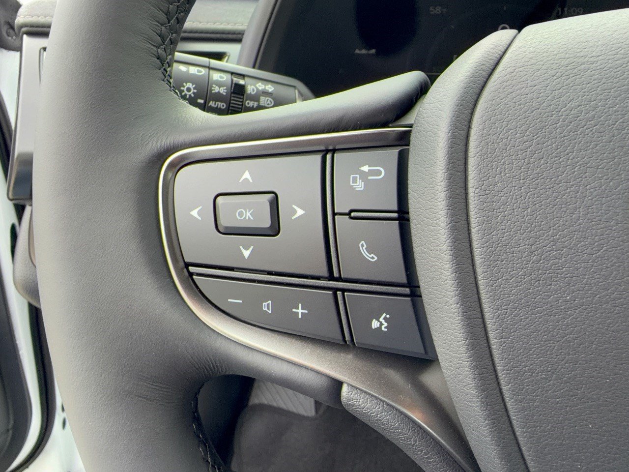 New 2026 Lexus UX 300h AWD w/ Accessory Package (2T) image 18