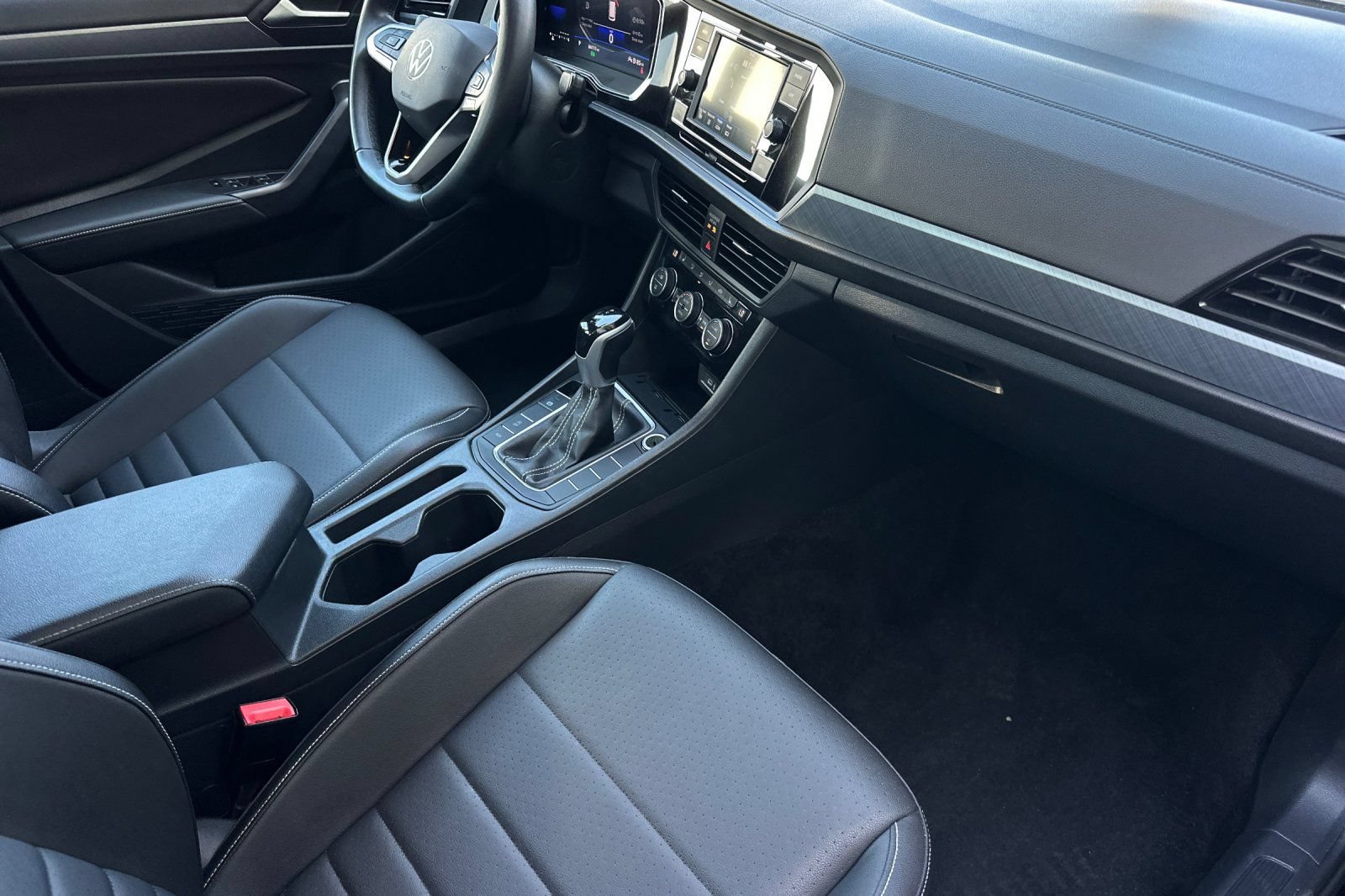 Used 2024 Volkswagen Jetta SE FWD image 15