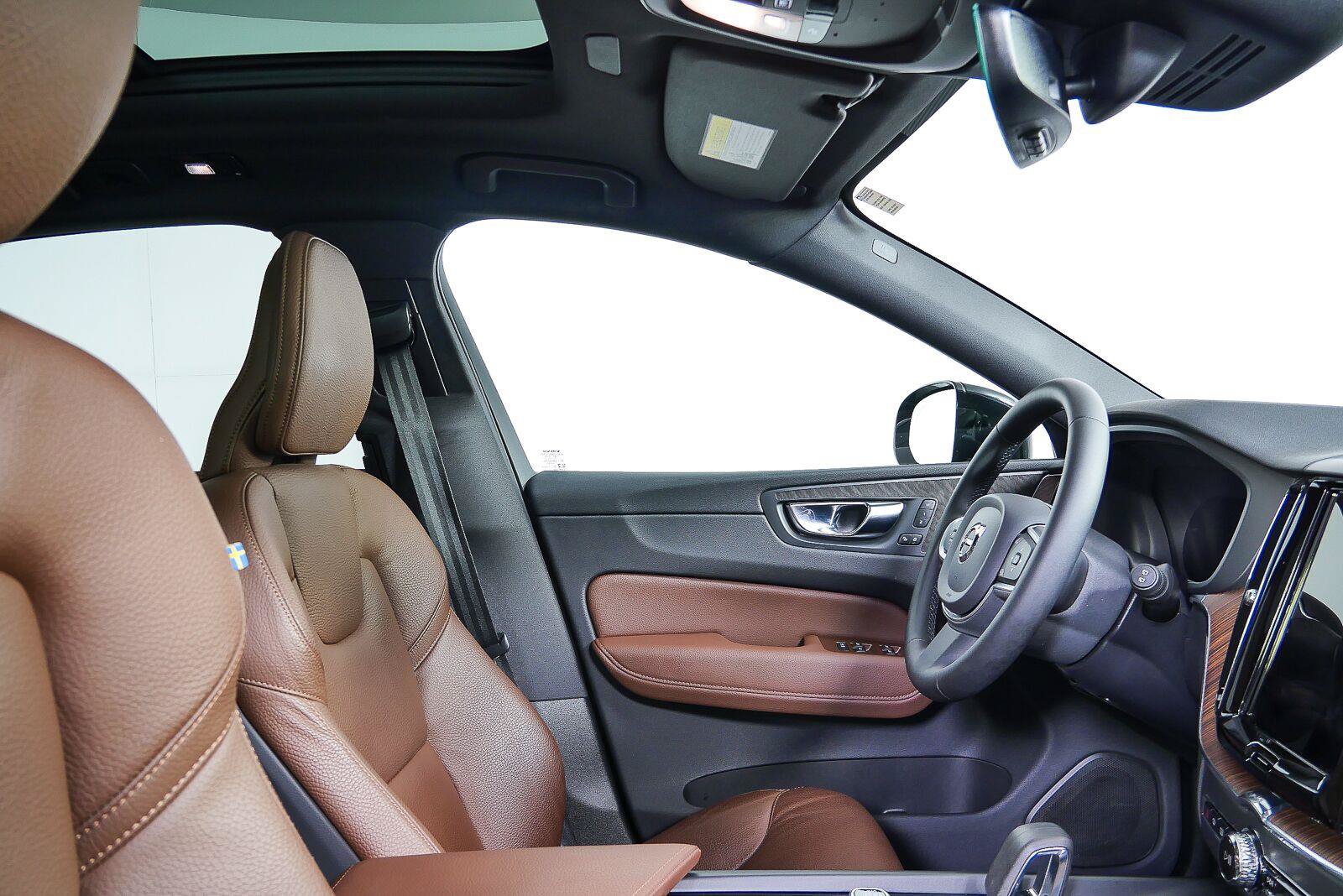 Used 2022 Volvo XC60 B5 Momentum w/ Advanced Package FWD image 20
