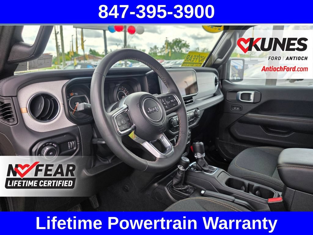 Used 2025 Jeep Wrangler Unlimited Sahara AWD/4WD image 24