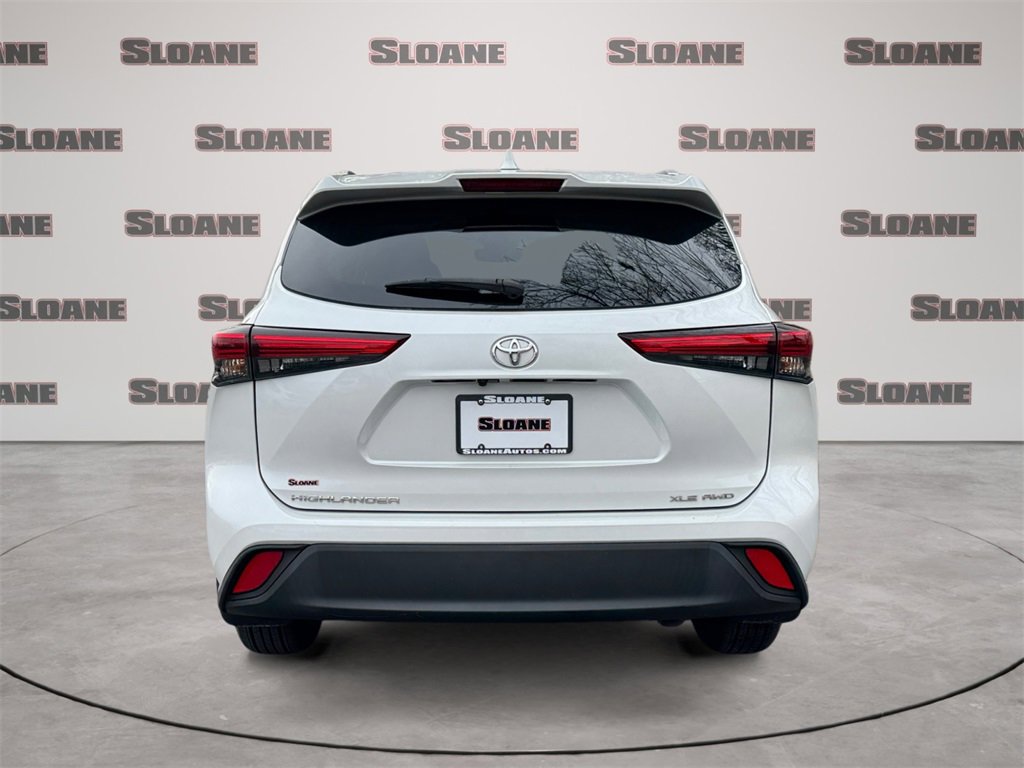 Used 2022 Toyota Highlander XLE image 4