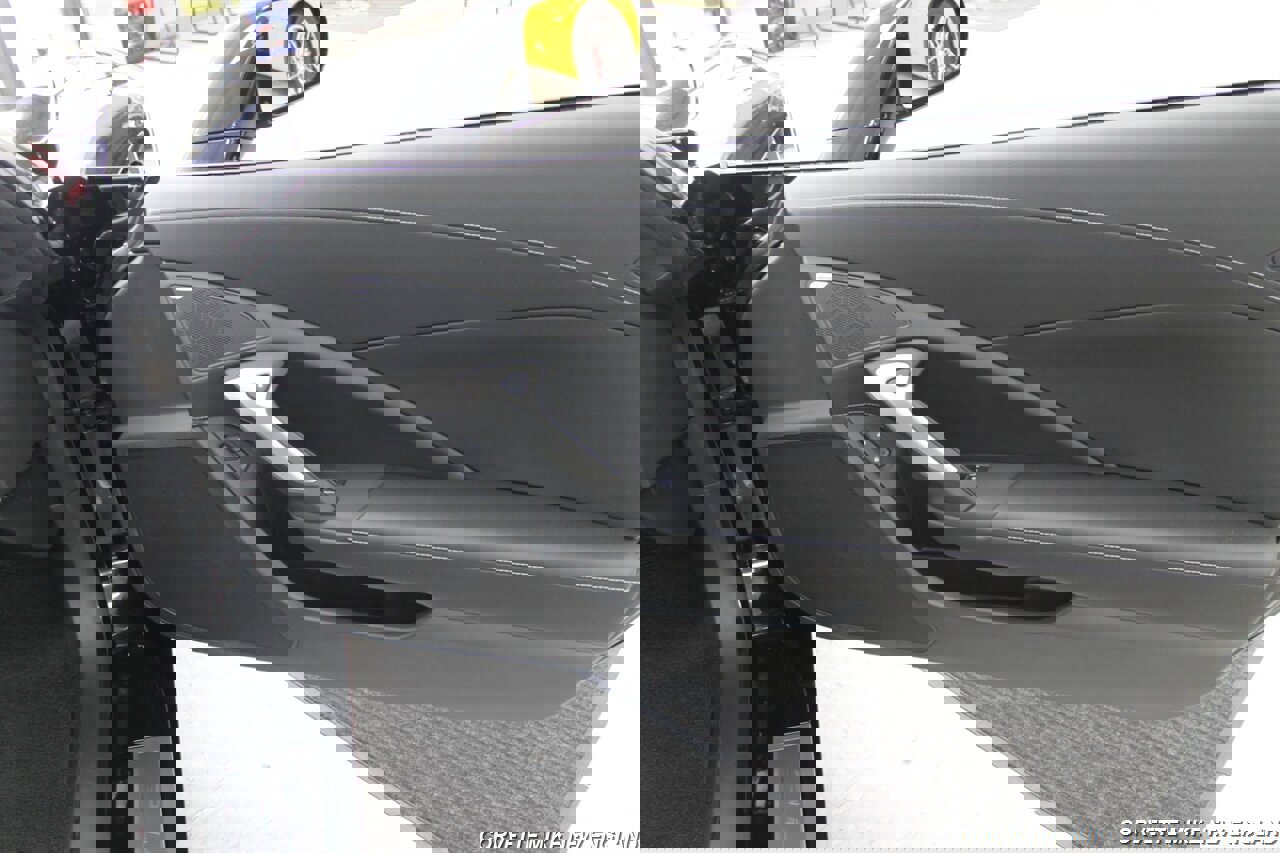 Used 2016 Chevrolet Corvette Stingray Convertible w/ 2LT Preferred Equipment Group RWD image 39