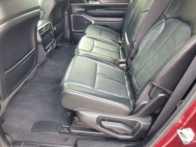 Used 2023 Jeep Wagoneer L Series III w/ Preferred Equipment Group AWD/4WD image 15