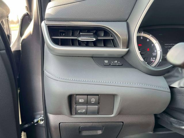 Used 2024 Toyota Highlander XLE AWD/4WD image 18