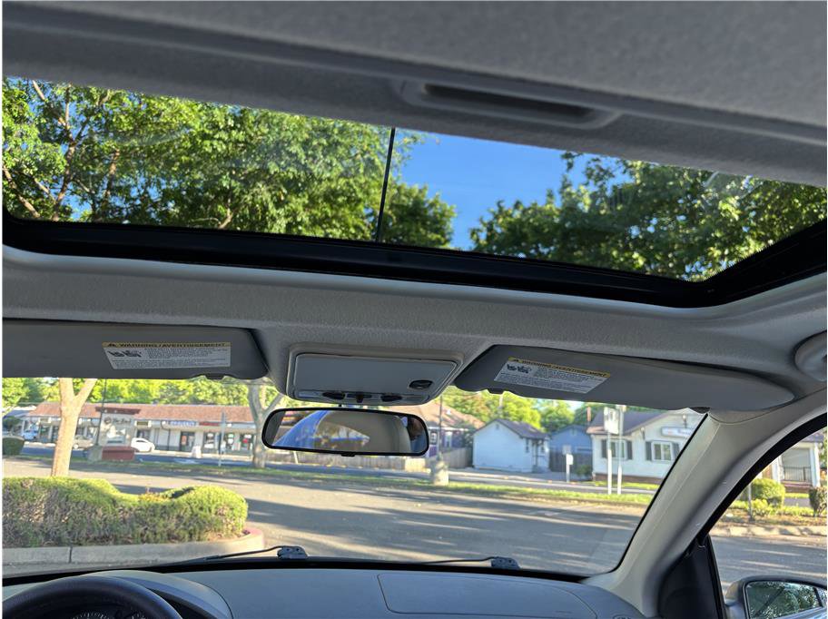 Used 2005 Ford Focus SES FWD image 12
