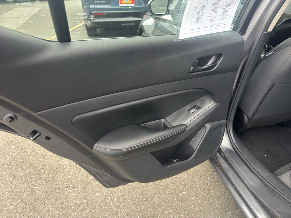 Used 2024 Nissan Altima 2.5 SV FWD image 8