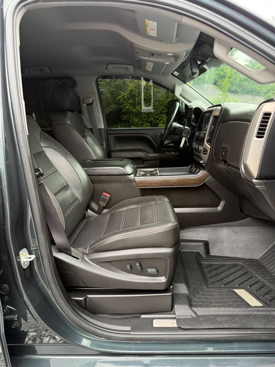 Used 2019 GMC Sierra 2500 Denali w/ Duramax Plus Package AWD/4WD image 29