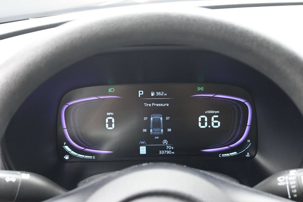 Used 2025 Kia Soul LX w/ LX Technology Package FWD image 11