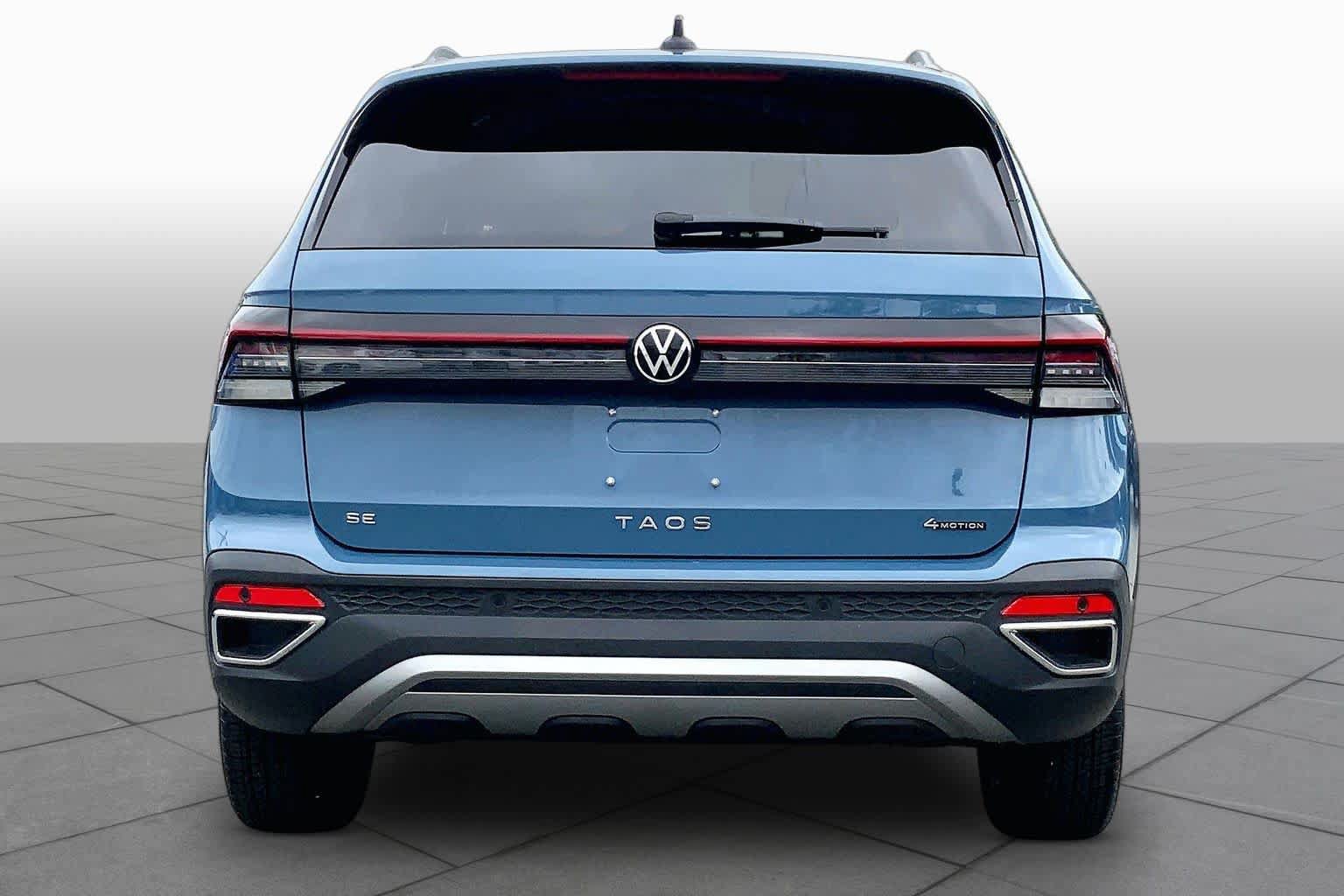 Used 2025 Volkswagen Taos SE AWD/4WD image 5