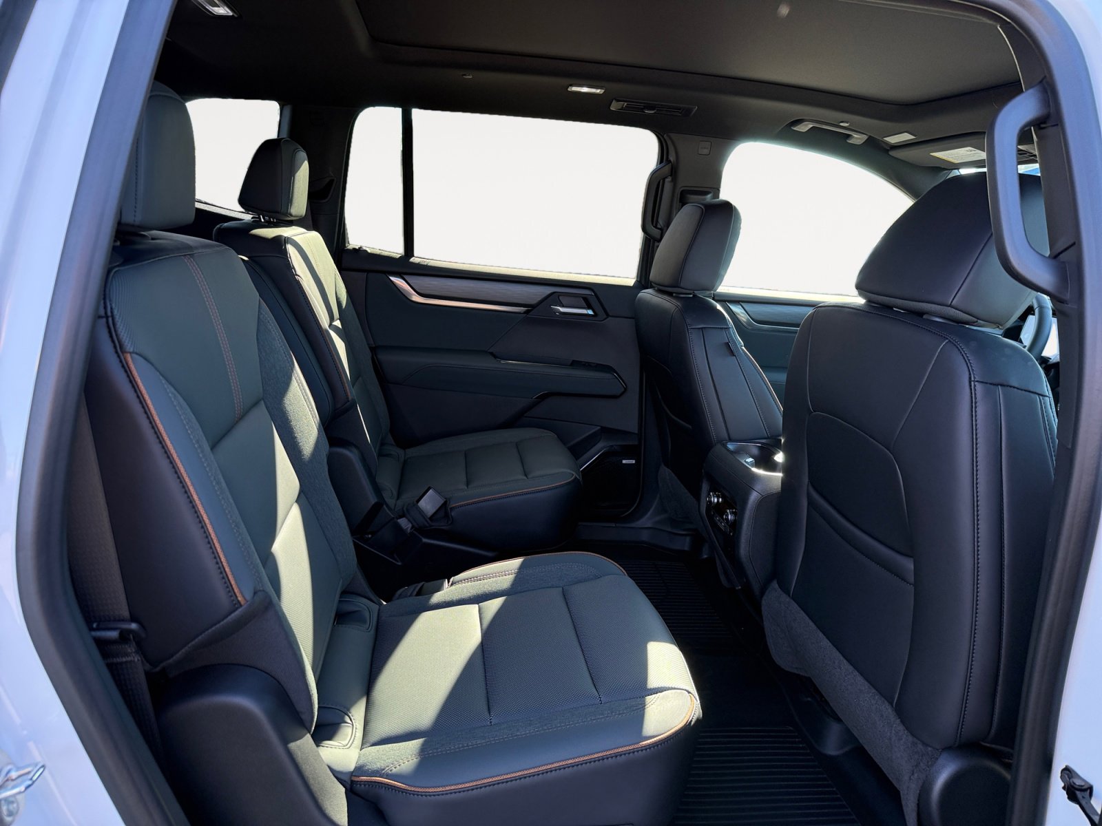 New 2026 GMC Acadia AT4 w/ Luxury Package image 18