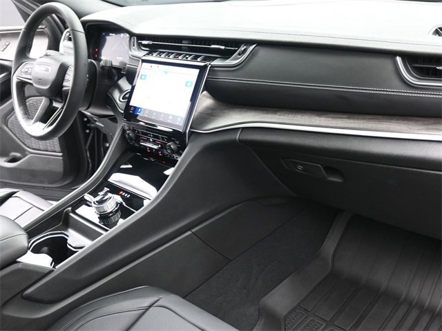 Used 2025 Jeep Grand Cherokee L Limited w/ Black Appearance Package image 31