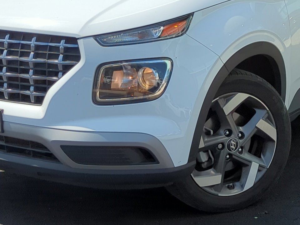 Used 2023 Hyundai Venue SEL image 22