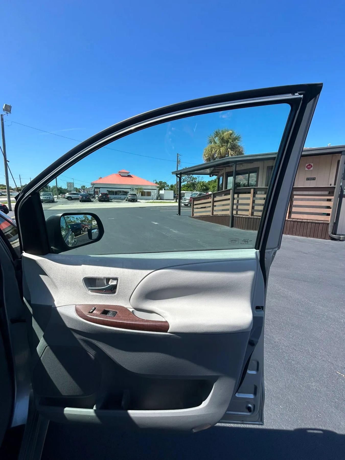 Used 2011 Toyota Sienna XLE FWD image 19