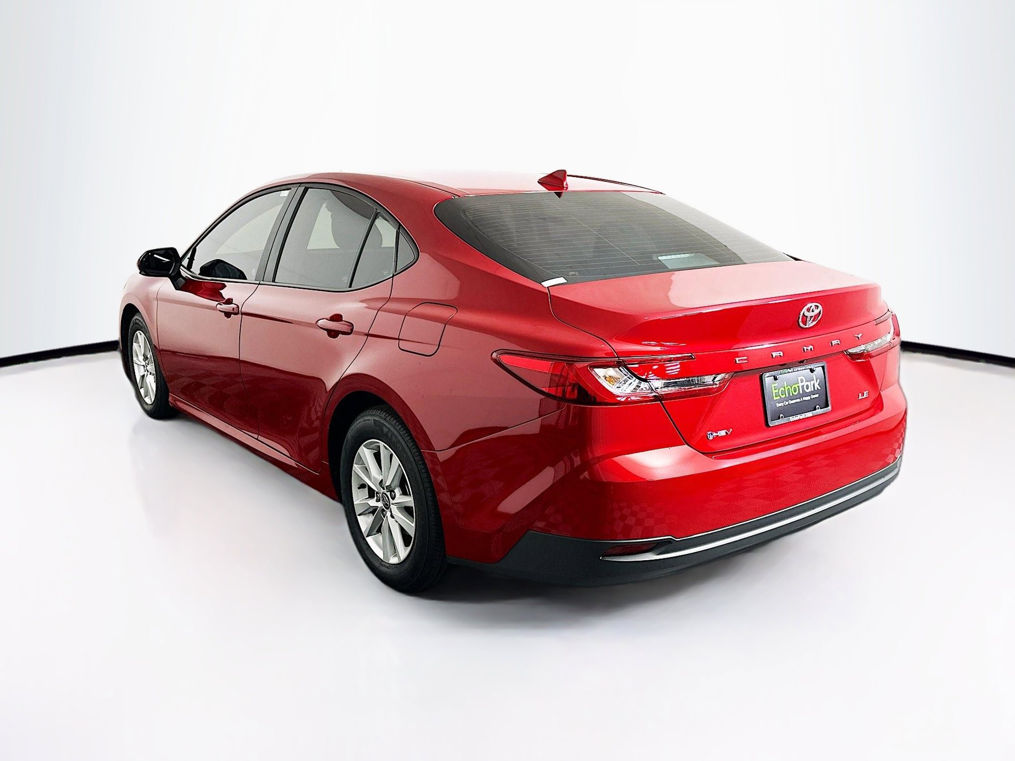 Used 2025 Toyota Camry LE FWD image 5
