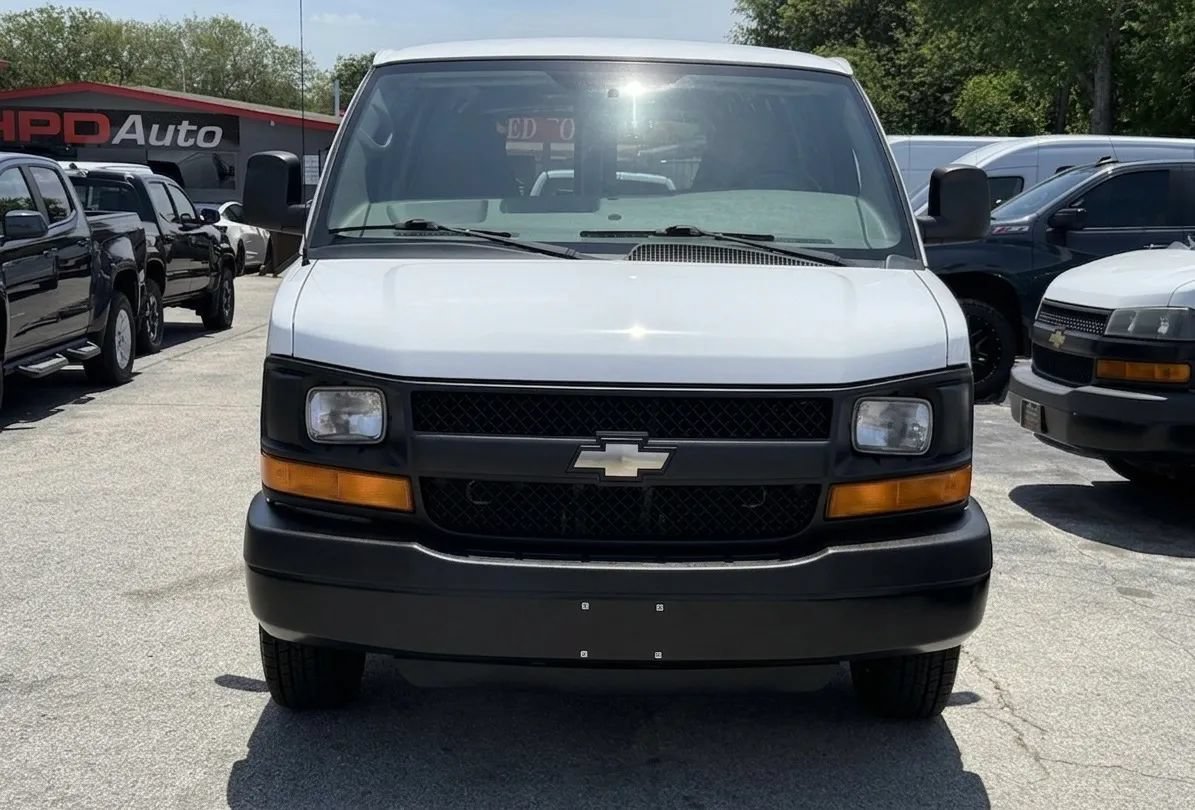 Used 2013 Chevrolet Express 2500 RWD image 2