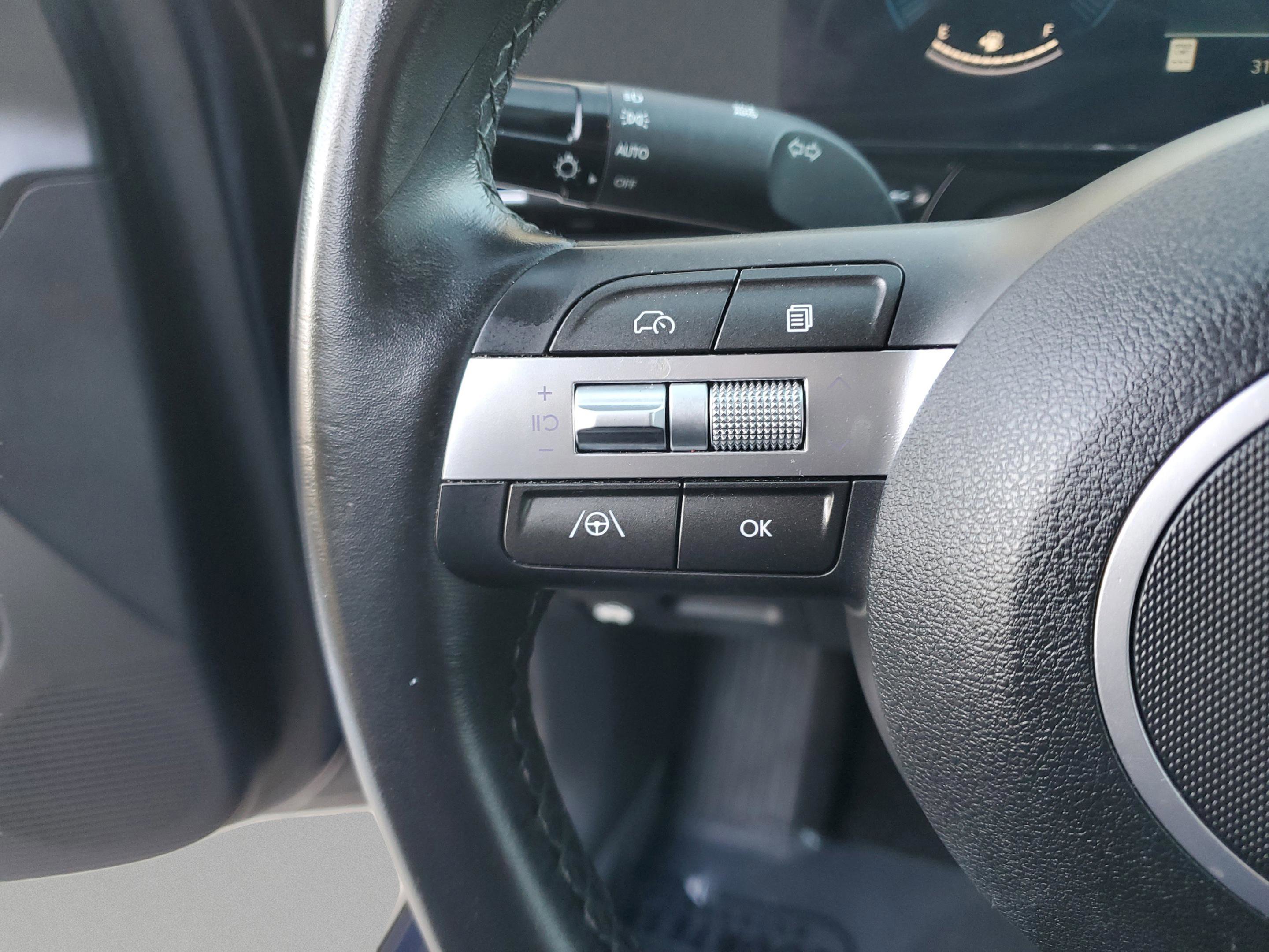 Used 2025 Hyundai Kona SEL image 31