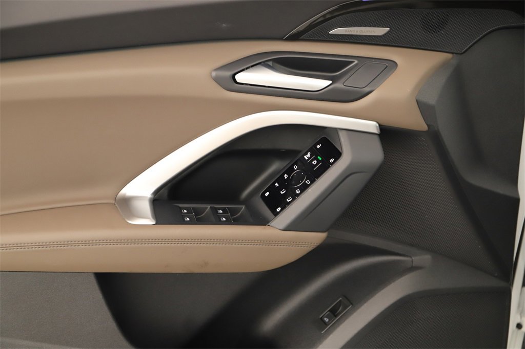 Certified 2025 Audi Q5 Prestige image 23