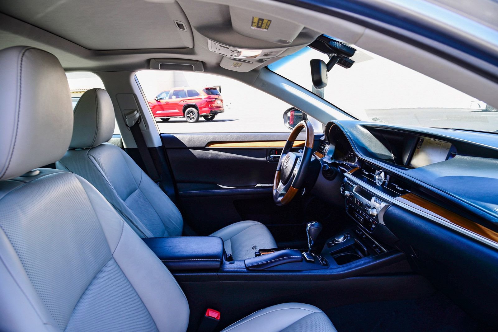 Used 2014 Lexus ES 300h w/ Luxury Package w/Bamboo Trim image 21