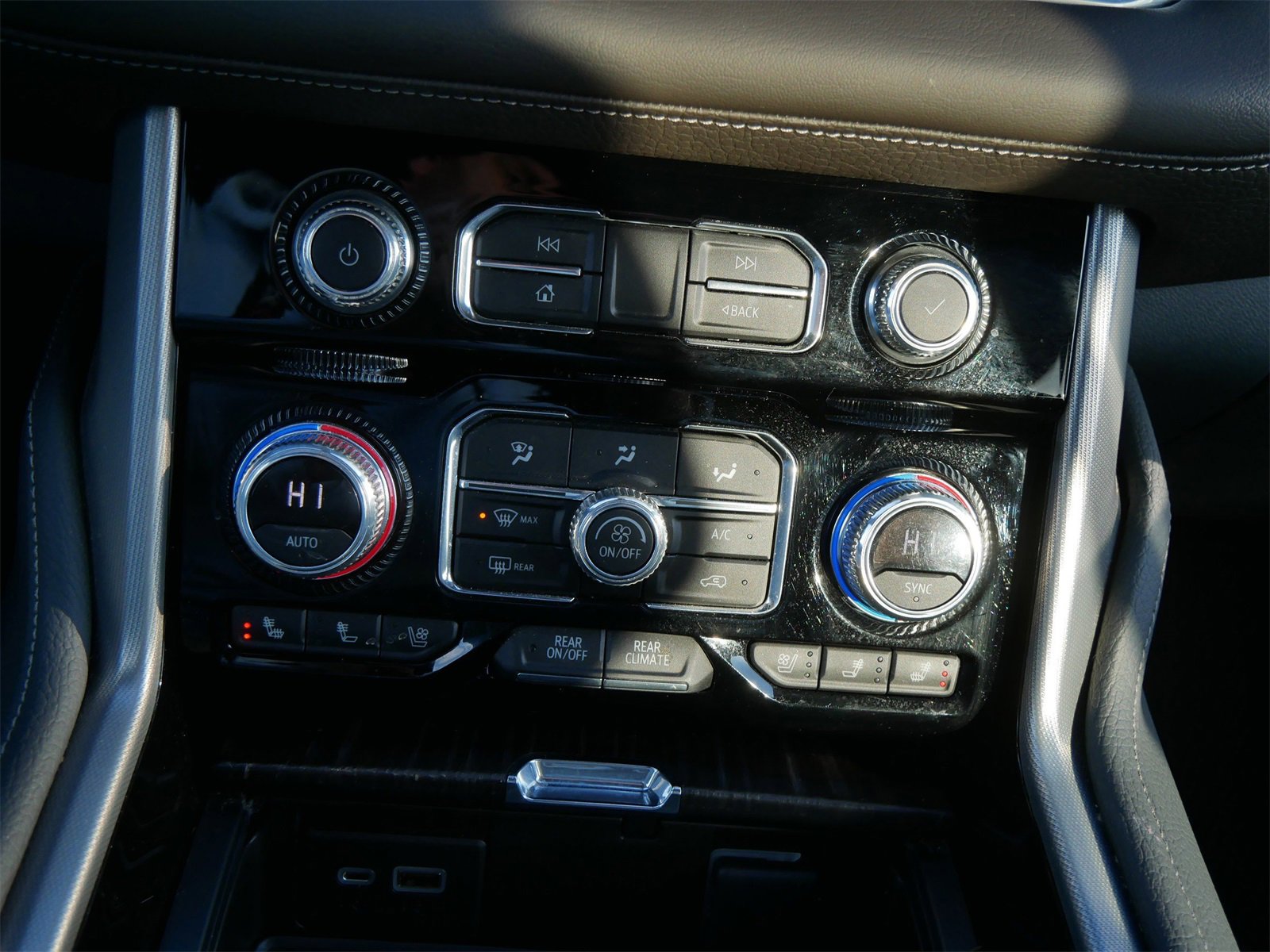 Used 2021 GMC Yukon Denali w/ Denali Premium Package image 21