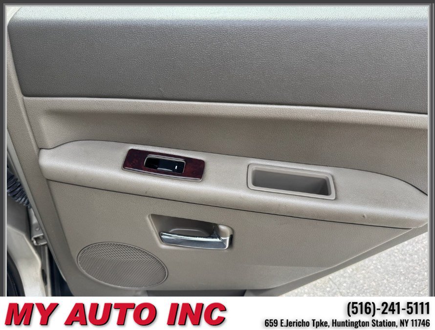 Used 2009 Jeep Grand Cherokee Laredo AWD/4WD image 31