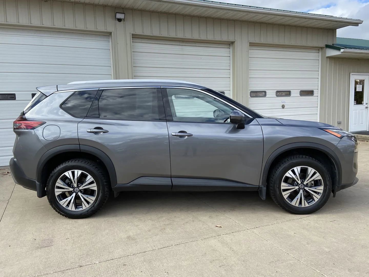 Used 2021 Nissan Rogue SV w/ Premium Package image 7