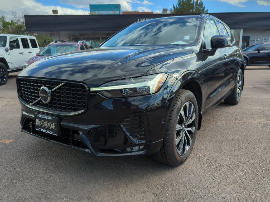 Used 2025 Volvo XC60 B5 Plus AWD/4WD image 3