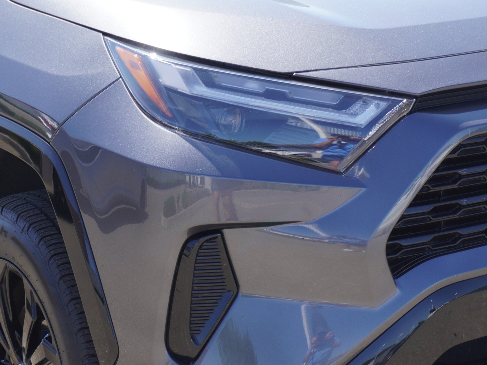 Used 2022 Toyota RAV4 SE w/ Convenience Package AWD/4WD image 3