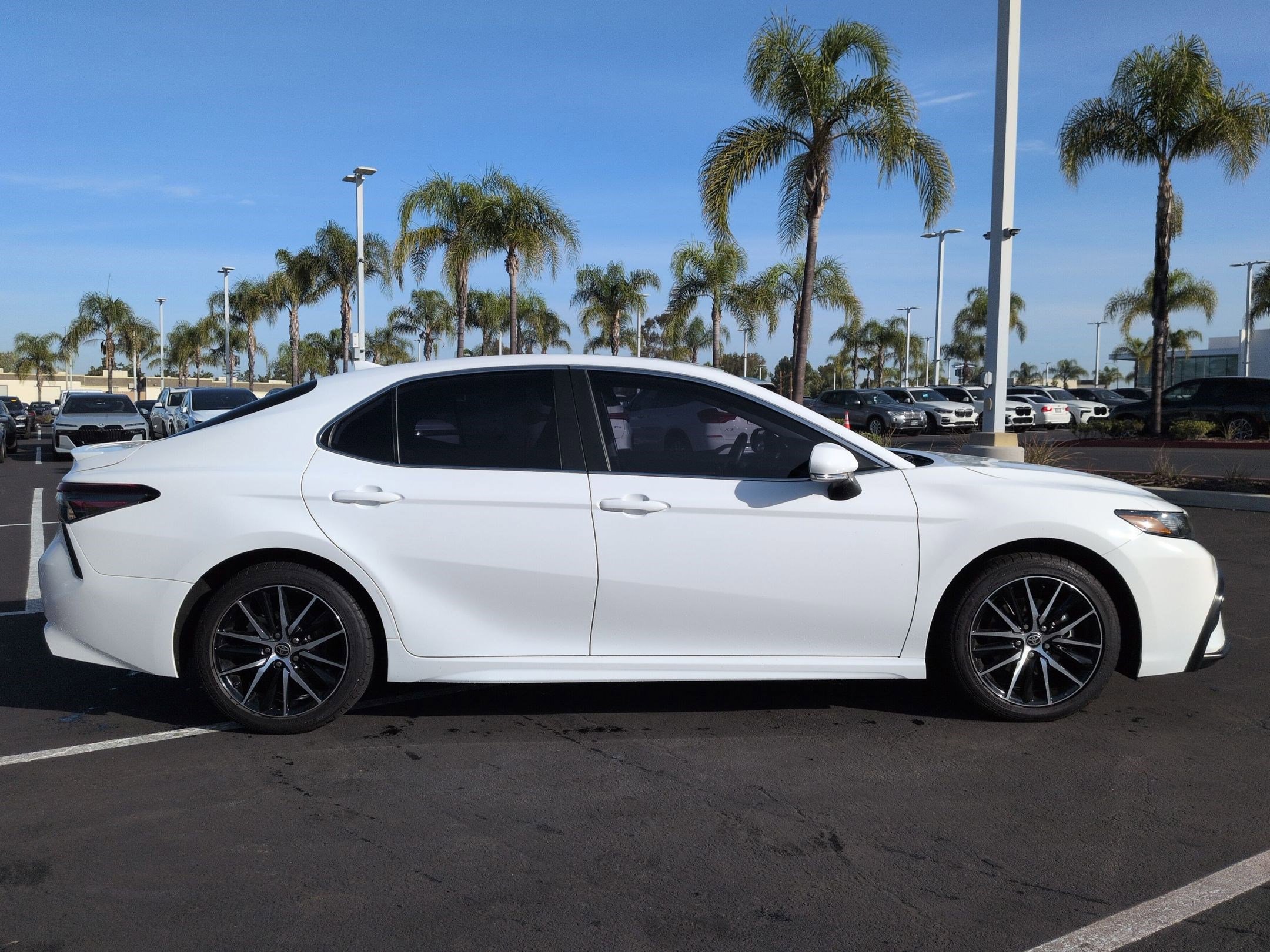 Used 2023 Toyota Camry SE image 11