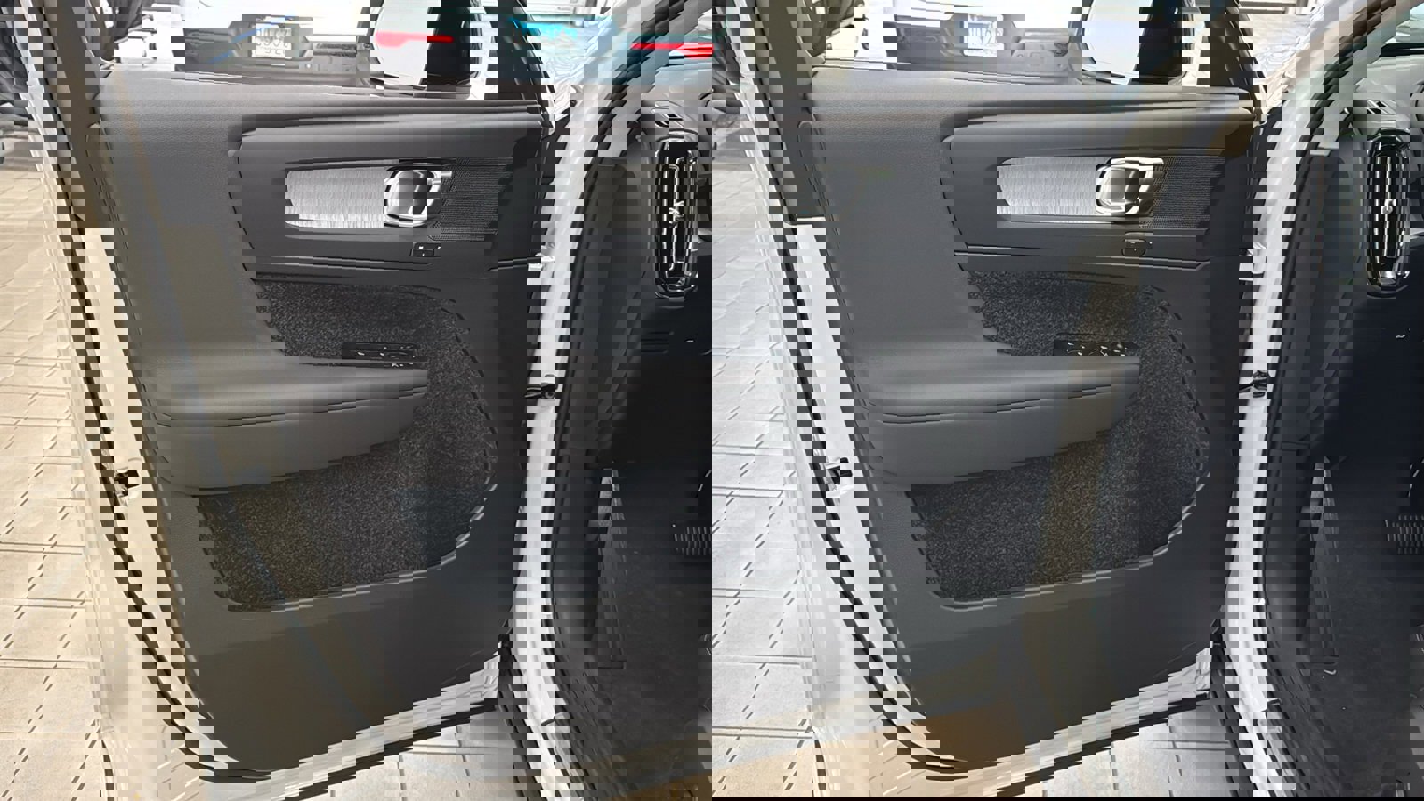 Used 2026 Volvo XC40 B5 Plus w/ Protection Package Premier AWD/4WD image 21