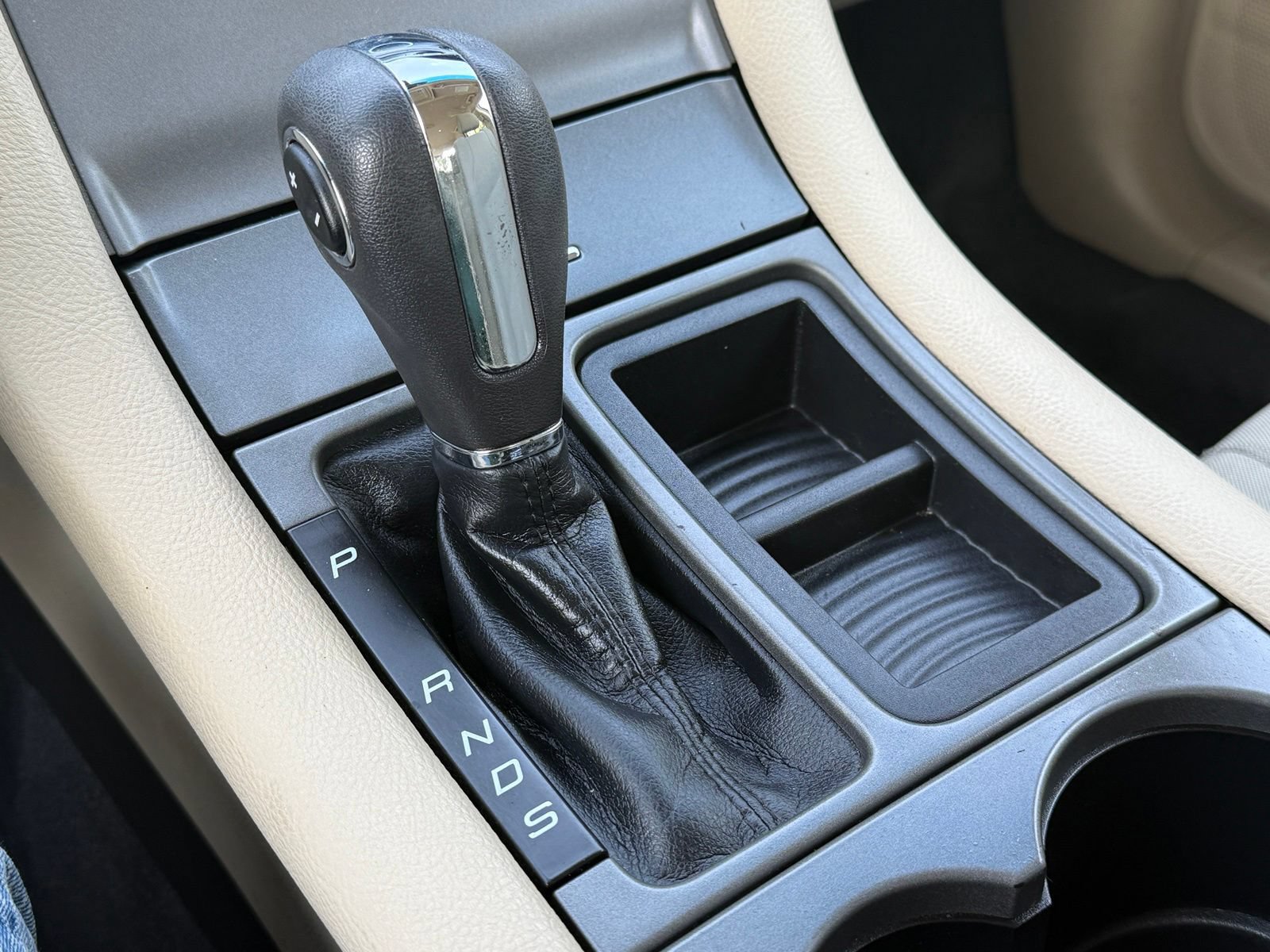 Used 2016 Ford Taurus SE FWD image 31