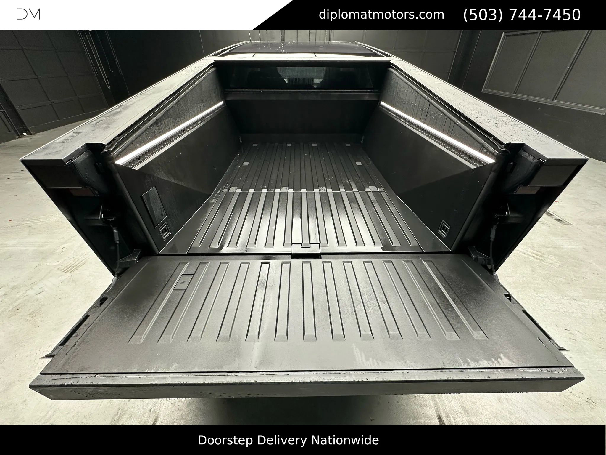 Used 2025 Tesla Cybertruck AWD Crew Cab image 41